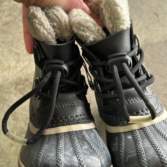 Sorel boots - Picture 7 of 8